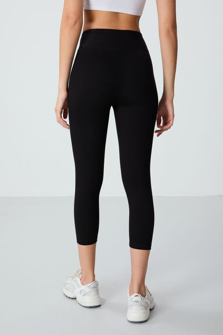 High-Waist Capri Leggings - Image 5