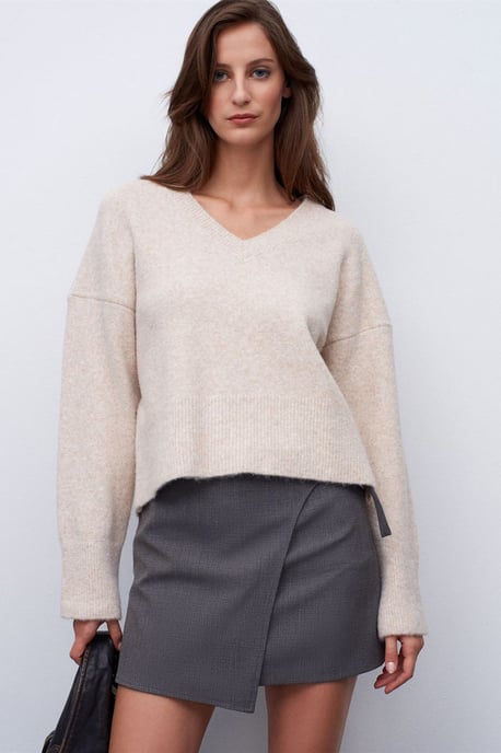Women's V-neck Ribbed Knit Sweater - Image 5