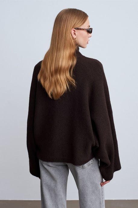 Oversized Ribbed Turtleneck Sweater - Image 2