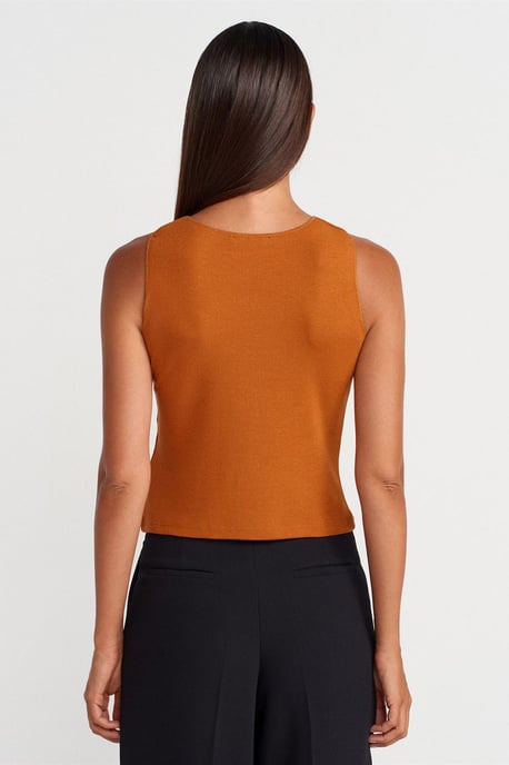 Fitted Ribbed Sleeveless Blouse - Image 2