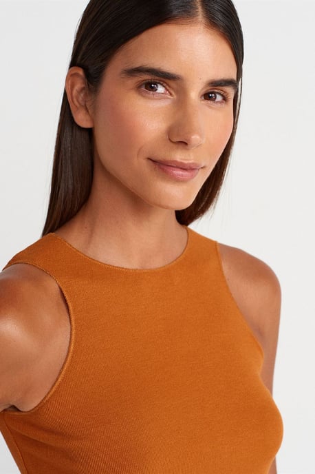 Fitted Ribbed Sleeveless Blouse - Image 3