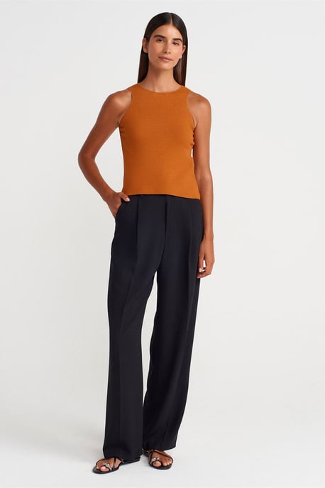 Fitted Ribbed Sleeveless Blouse - Image 4