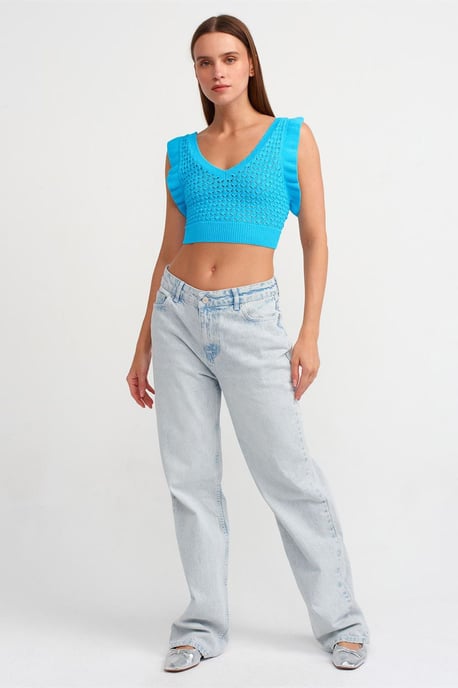 Textured Sleeveless Crop Blouse with Tie Detail - Image 4