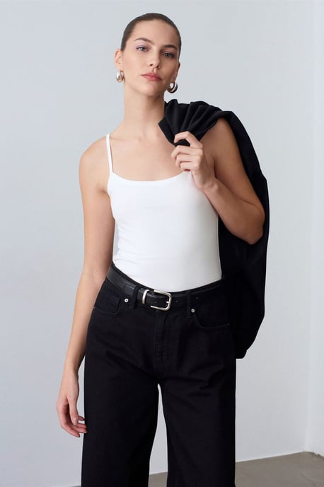 Slim-fit Mouwloze Blouse met Vierkante Hals - Image 3