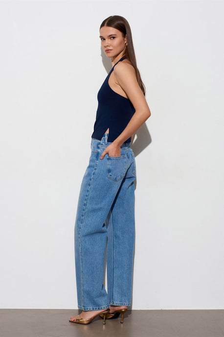 Halterneck Cut-Out Slim Fit Blouse - Image 4