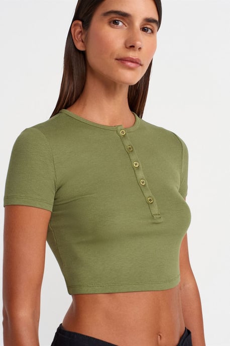 Slim Fit Crop Blouse With Buttons - Image 3