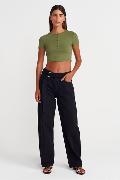 Slim Fit Crop Blouse With Buttons - Image 4