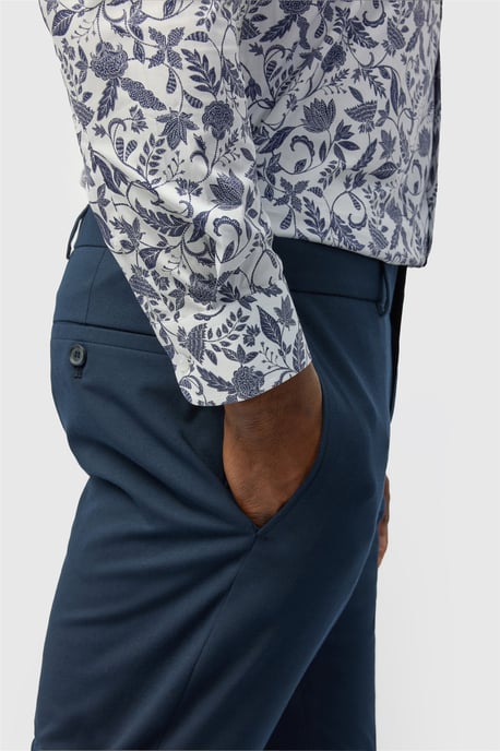 Long Sleeve Paisley Tailored Formal Shirt in White - Image 4
