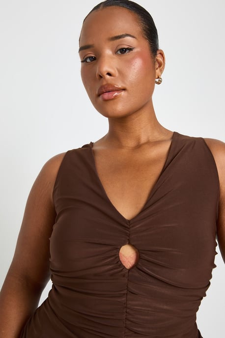 Plus Keyhole Ruched Detail Strappy Top - Image 4