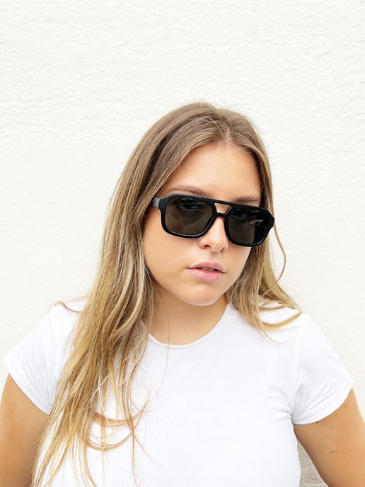Navigator Retro Style Plastic Frame Sunglasses - Image 3