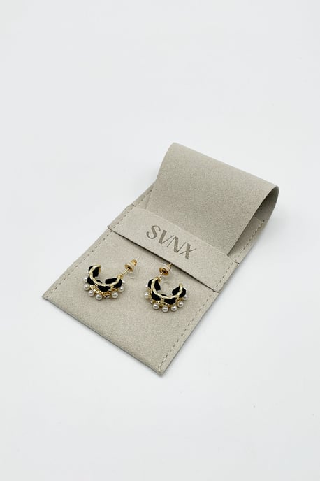 Pearl & Noir Chain Double Hoop Earrings in Gold - Image 3