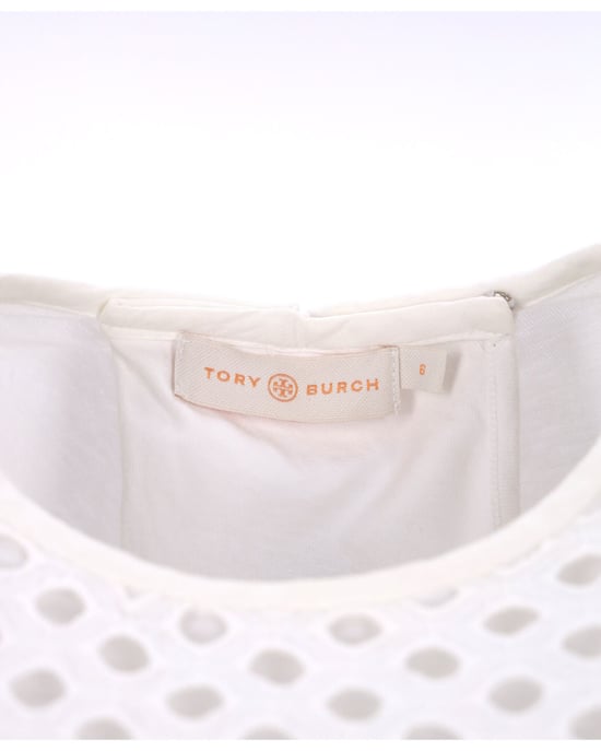 Tory Burch – Vit bomulls-t-shirt med hålmotiv framtill - Image 5