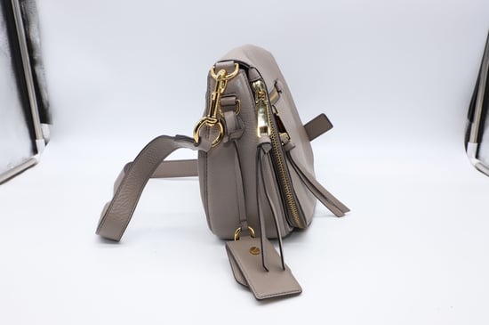 Marc Jacobs recruit nomad tas in mink met gouden details - Image 3