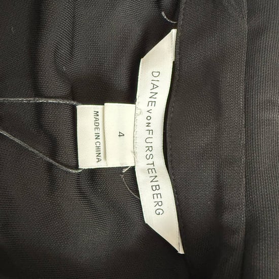 Diane von Furstenberg V-ringad knälång klänning i svart rayon - Image 4