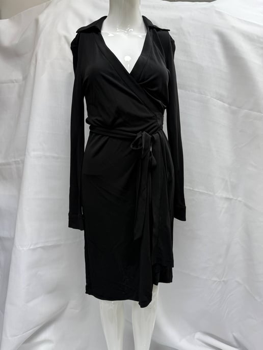 Diane von Furstenberg V-ringad knälång klänning i svart rayon - Image 5