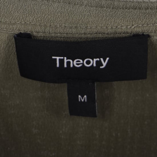 Theory Halvknäppt Långärmad Blus i Oliv Siden - Image 4