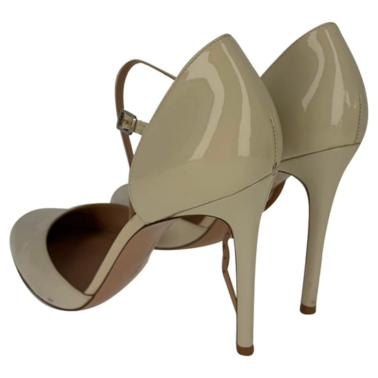 Gianvito Rossi Mary Jane Pumps in Beige Patent Leather - Image 5
