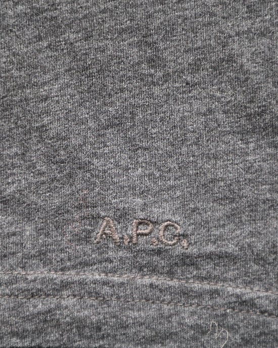 A.P.C.-logotypbroderad pikétröja i grå bomull - Image 5
