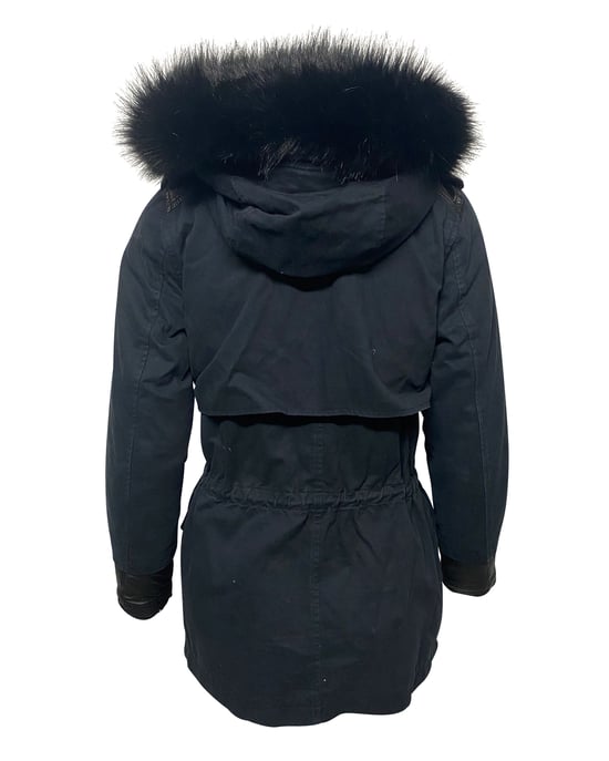 Maje lange donsjas met capuchon en bontkraag in blauw nylon. - Image 2