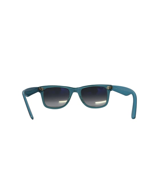 Ray-Ban RB2140 Original Wayfarer 901 zonnebril in blauw acryl - Image 4