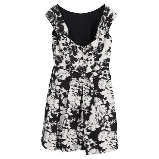 Mini-jurk met bloemenprint van Oscar De La Renta in zwart-wit katoen. - Image 2