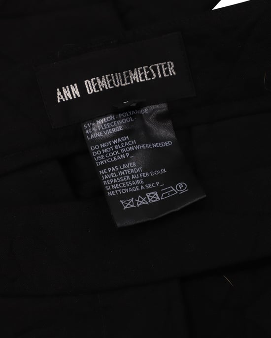 Ann Demeulemeester Cropped broek met gouden strepen aan de zijkant in zwart nylon - Image 4