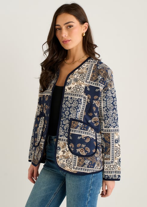 Lätt quiltad jacka i viskos med marinblått paisley-mönster - Image 3