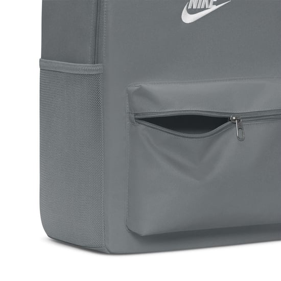 Nike Rugzak met erfgoedlogo (Rook Grijs) - Image 5