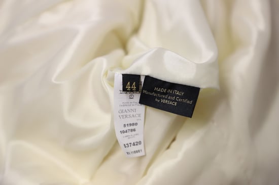 Versace-kappa med pälskrage i vit bomull - Image 4