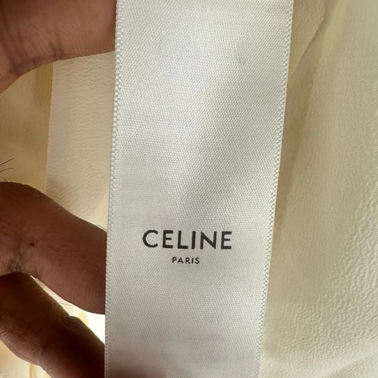 Celine Blus med krökt halsringning i krämfärgad acetat - Image 6
