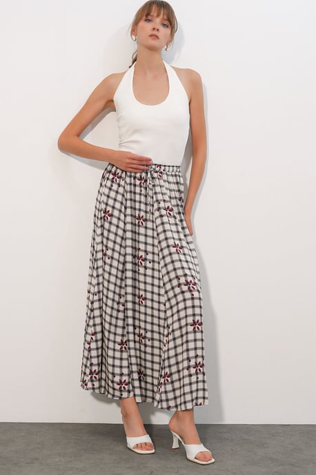 High-Waist Plaid Maxi Skirt - Image 4