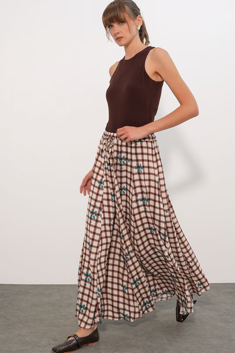 High-Waist Plaid Maxi Skirt - Image 3