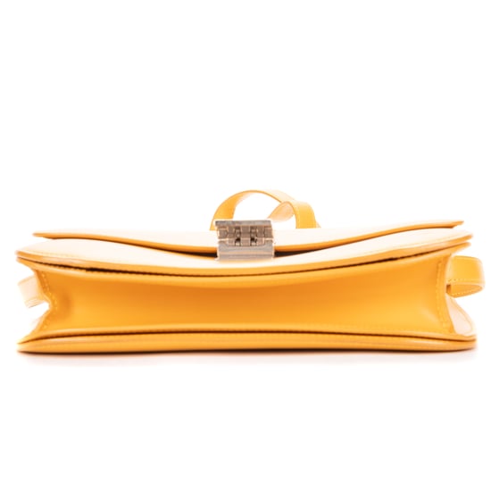 Medium Classic Box Medium Shoulder Bag - Image 6