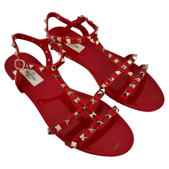 Valentino Garavani Rockstud Plat Sandalen in Rode Rubber - Image 4