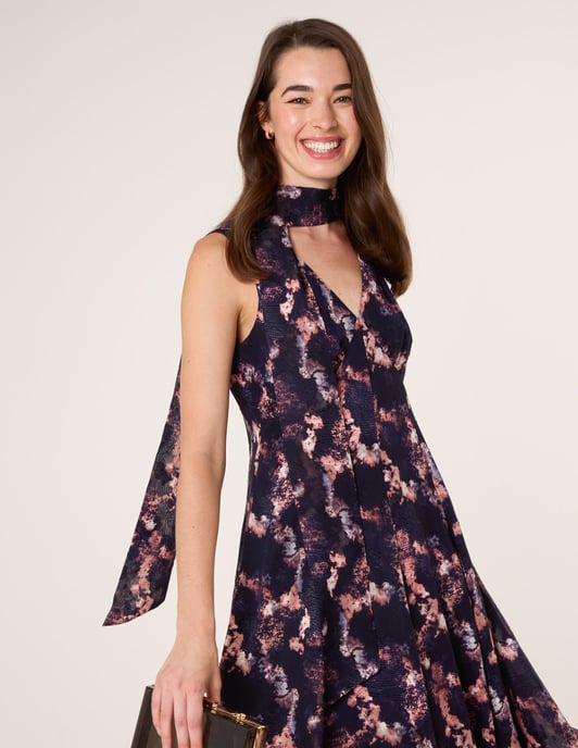 Luxe Tie V Neck Sleeveless Dress - Image 4