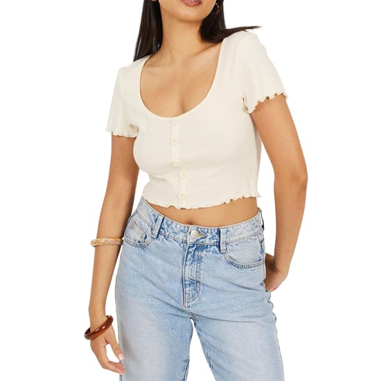 Brave Soul Crop-T-shirt voor dames met knoopjes en een golvende zoom (Crème) - Image 2
