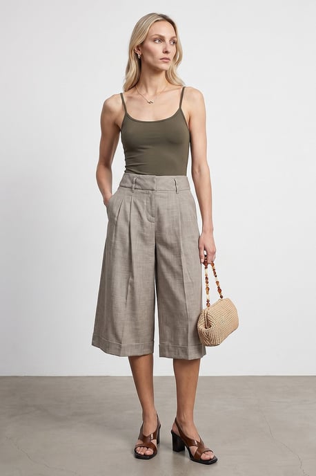 High-Waist Pleated Wide-Leg Capri Trousers - Image 4