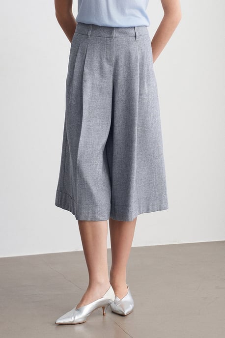 High-Waist Pleated Wide-Leg Capri Trousers - Image 3