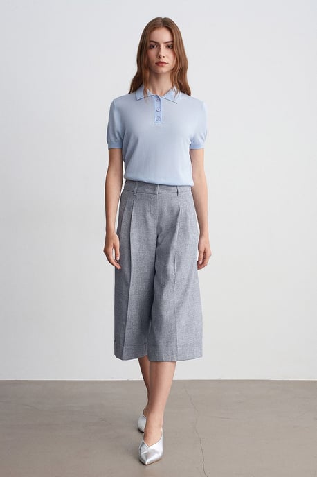 High-Waist Pleated Wide-Leg Capri Trousers - Image 4