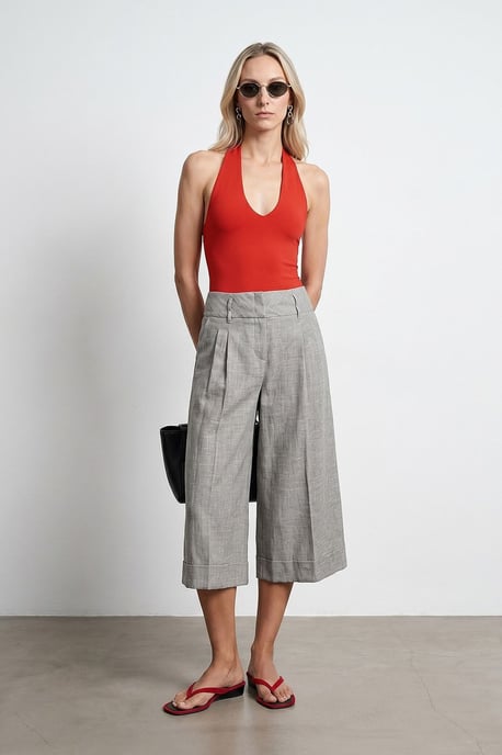 High-Waist Pleated Wide-Leg Capri Trousers - Image 1
