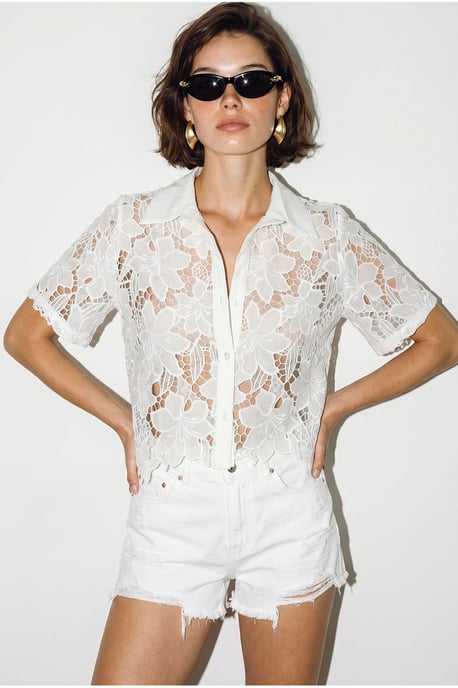 Bloemenkant Knop-Front Shirt - Image 1