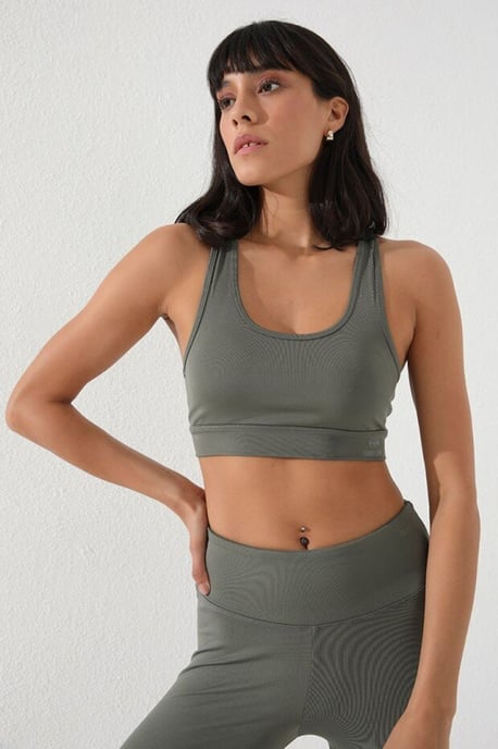 Fitted Sleeveless Crop Sports Top - Image 3