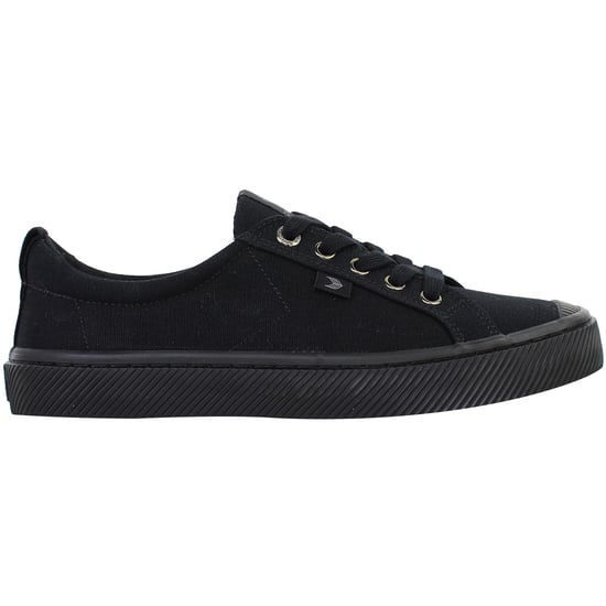 Cariuma OCA Low Unisex Black Plimsolls - Image 1