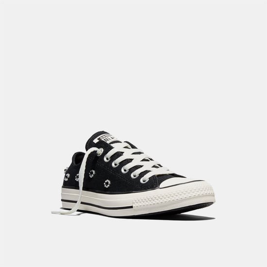 Men's Converse Chuck Taylor All Star Bea Low Top Trainers in 001-Black/Egr - Image 4