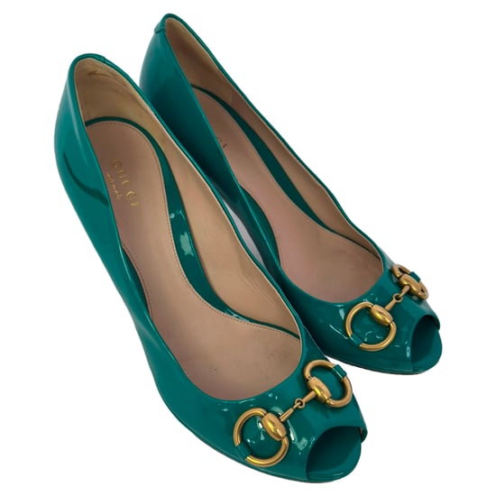 Gucci New Hollywood Horsebit Peep Toe Pumps in Turquoise Patent Leather - Image 5