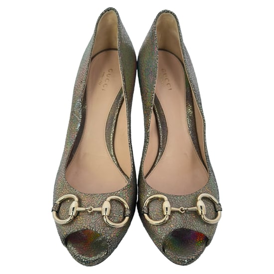 Gucci Holographic Crackle New Hollywood Horsebit Peep Toe Pumps in Gold Leather - Image 3