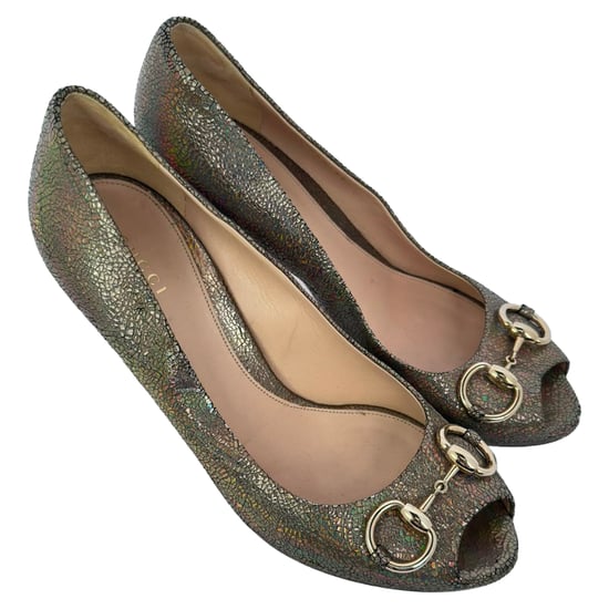 Gucci Holographic Crackle New Hollywood Horsebit Peep Toe Pumps in Gold Leather - Image 4