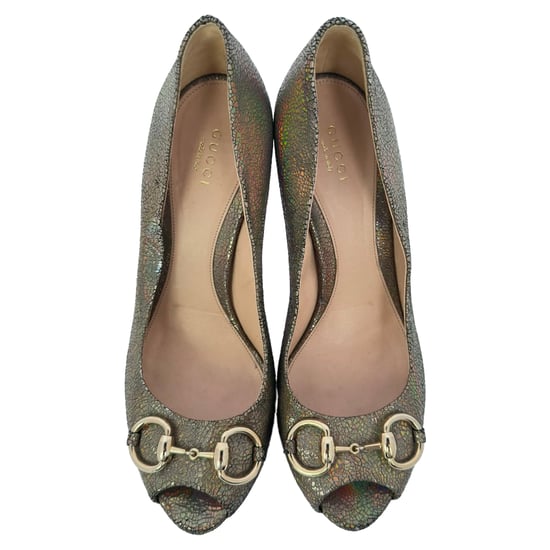 Gucci Holographic Crackle New Hollywood Horsebit Peep Toe Pumps in Gold Leather - Image 5