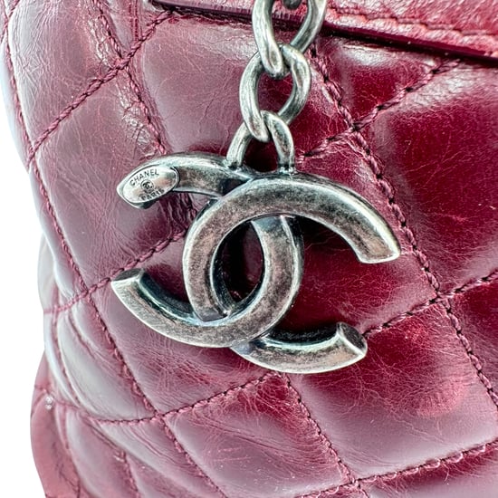Chanel Liten Bergskviltad Ryggsäck i Burgunder Kalvläder - Image 4