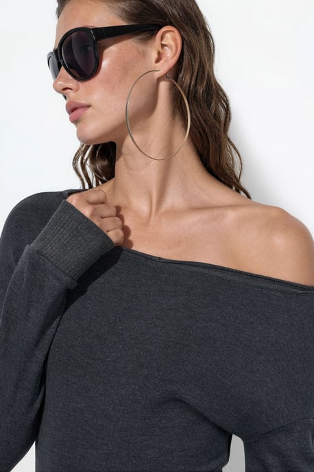 Women's Cropped Ribbed Crew Neck Sweater - Image 4